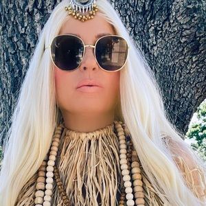 large Fabulous Maangtikka tika indian india boutique gold bindi third eye